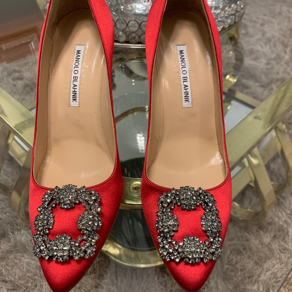SOLD!! Manolo Blahnik Hangisi Pumps